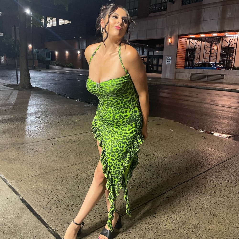 FASHION NOVA DRESS MED/LARGE AVAIL